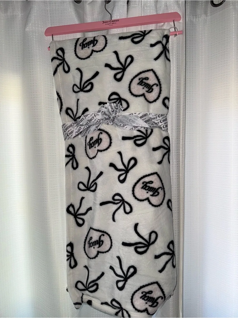 Juicy Couture White Fleece Throw with Black Heart & Bow Print light pink blanket